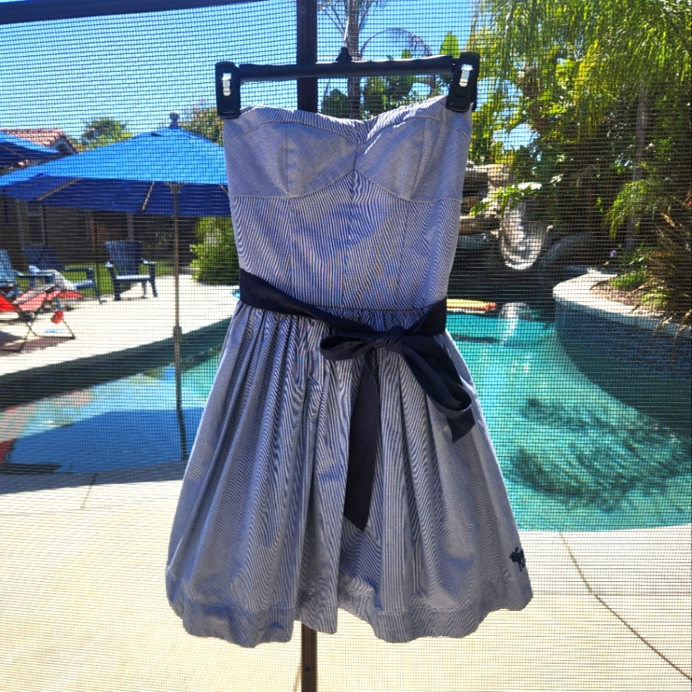 Abercrombie &Fitch Strapless Mini Dress 100% Cotton And Fully Lined.